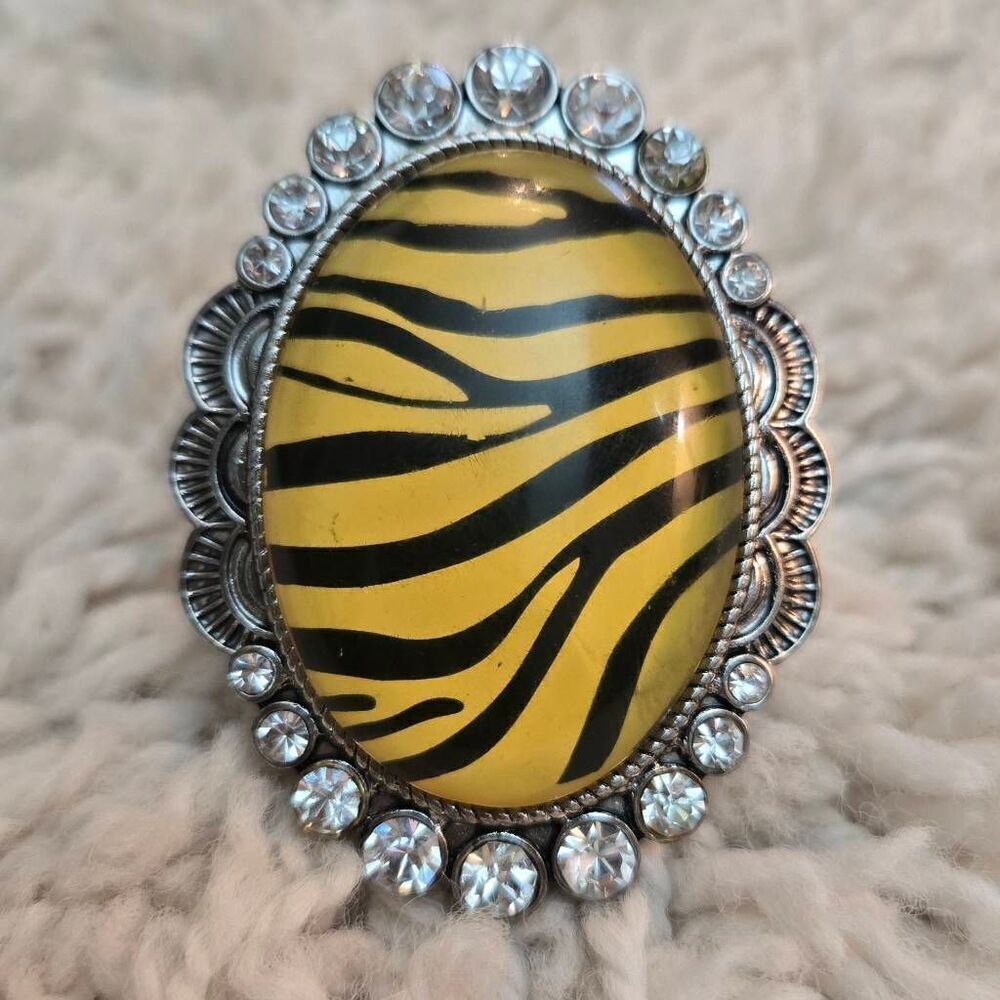 NWOT Zebra Rhinestone Stretch Ring - Picture 5 of 7